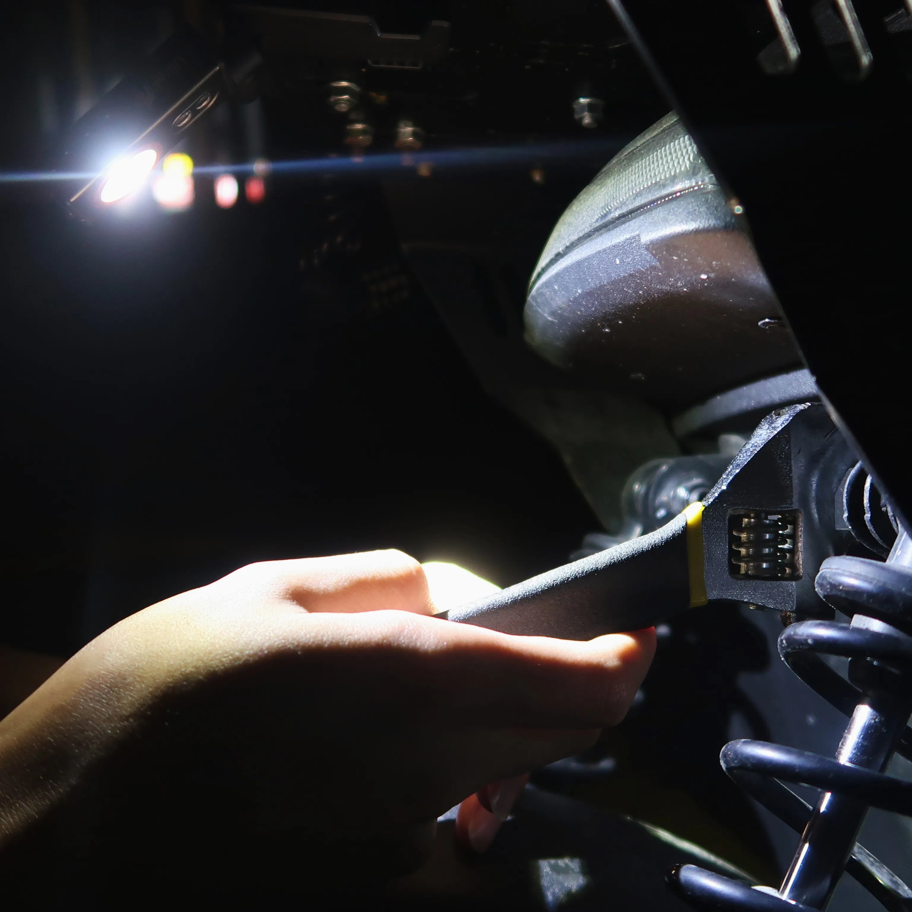 UltraFireP4EDCMagneticHeadlamp_500LMRechargeablewithRedLight_DetachableDesign_1 - UltraFire