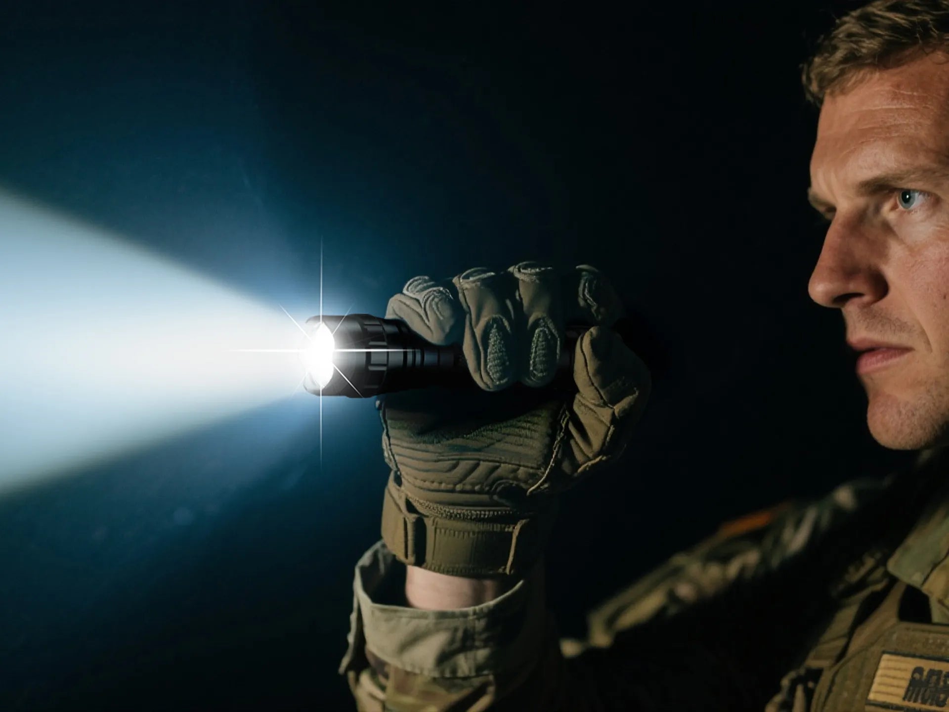 UltraFire_WF-501B_Tactical_Flashlight_A_11 - UltraFire